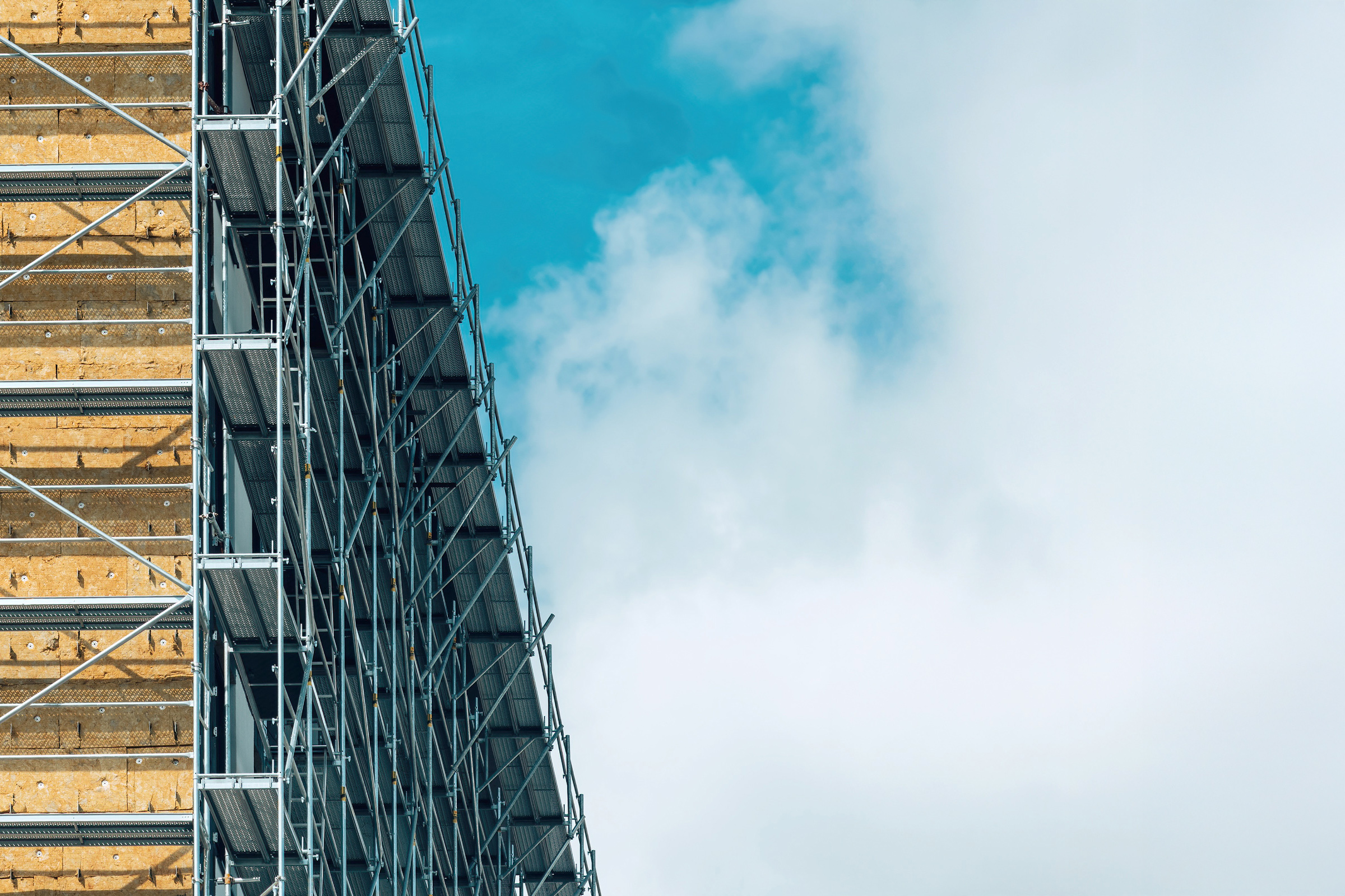 Mineral wool insulation of high-rise apartment building in resid fassade1.0