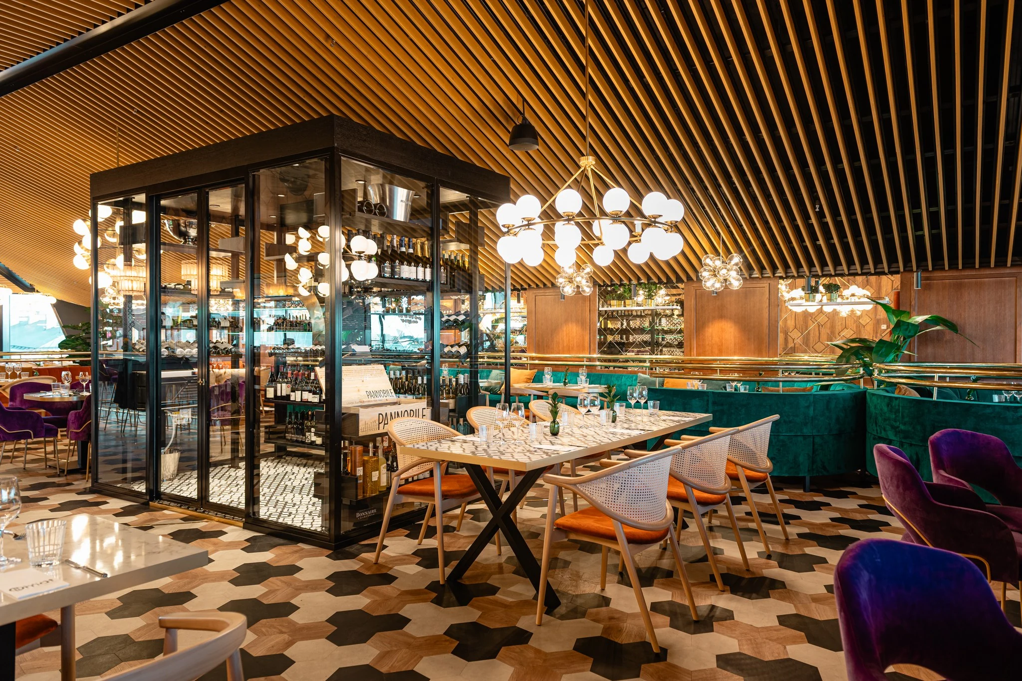 Bistro O Mat Hakaniem restorani interjöör: Helsinki